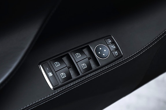 Tesla Model S 17 of 23