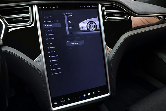 Tesla Model S 21 of 23