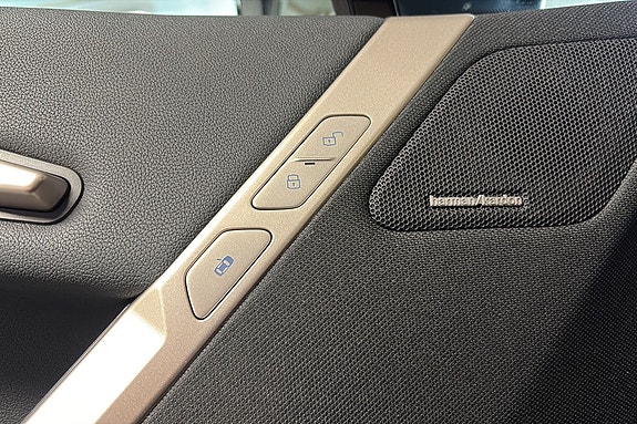 BMW iX 6 of 18