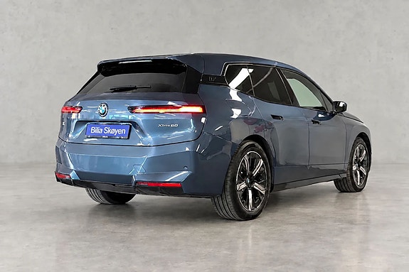 BMW iX 4 of 18