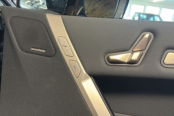 BMW iX 17 of 18