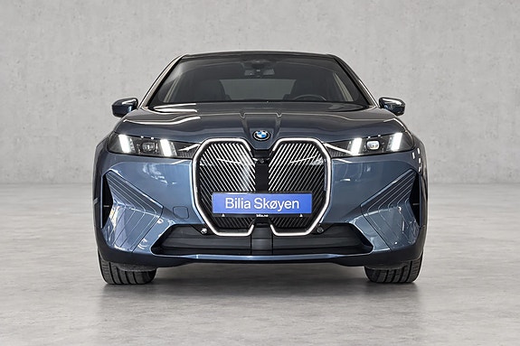 BMW iX 2 of 18