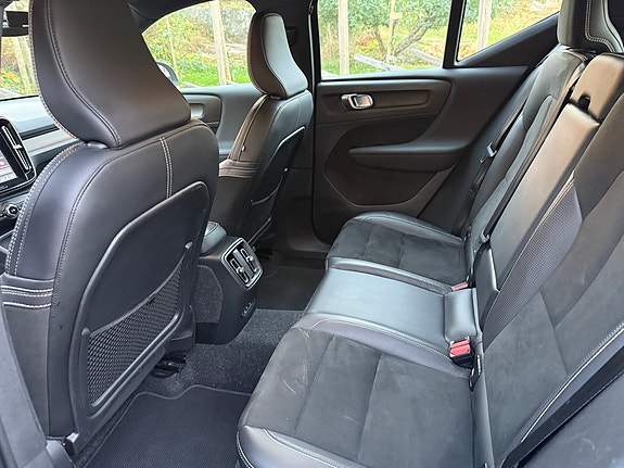 Volvo XC40 9 of 17