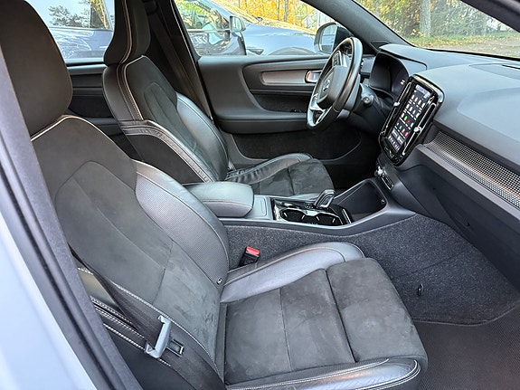 Volvo XC40 7 of 17