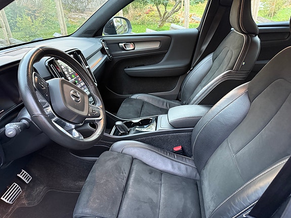 Volvo XC40 6 of 17