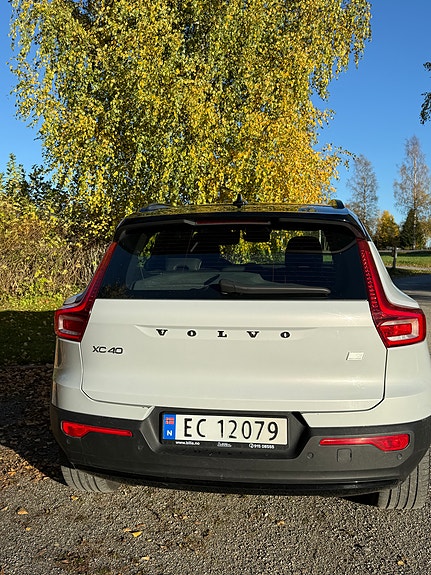 Volvo XC40 4 of 17