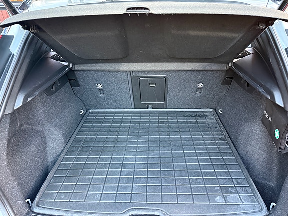 Volvo XC40 13 of 17