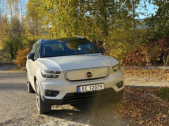Volvo XC40 3 of 17
