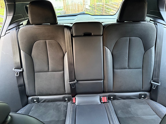 Volvo XC40 10 of 17