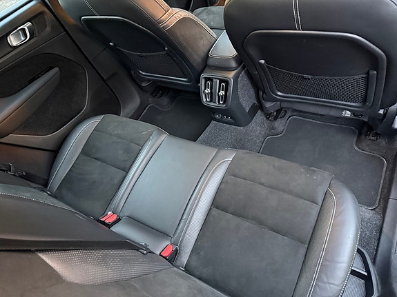 Volvo XC40 11 of 17