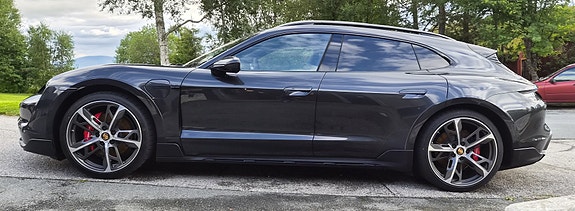 Porsche Taycan 4S 7 of 16