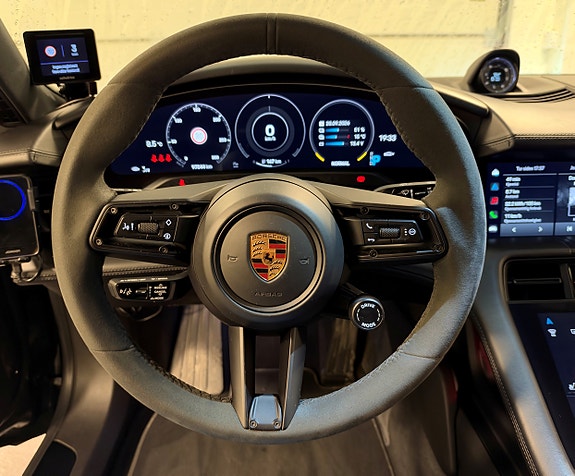 Porsche Taycan 4S 10 of 16