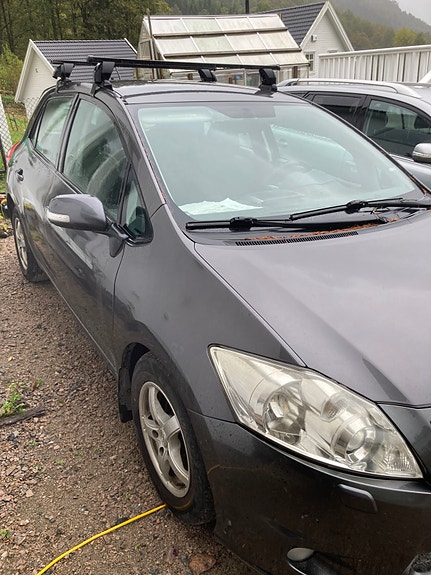 Toyota Auris 4 of 5
