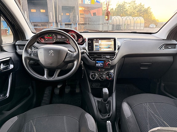 Peugeot 208 11 of 24