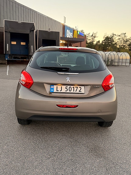 Peugeot 208 7 of 24