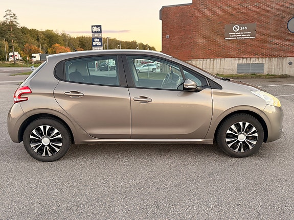Peugeot 208 5 of 24