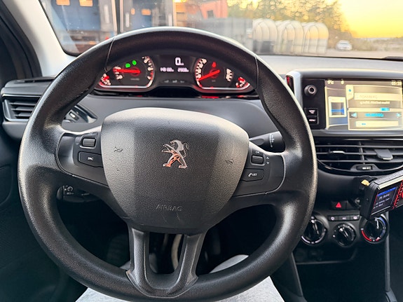 Peugeot 208 19 of 24