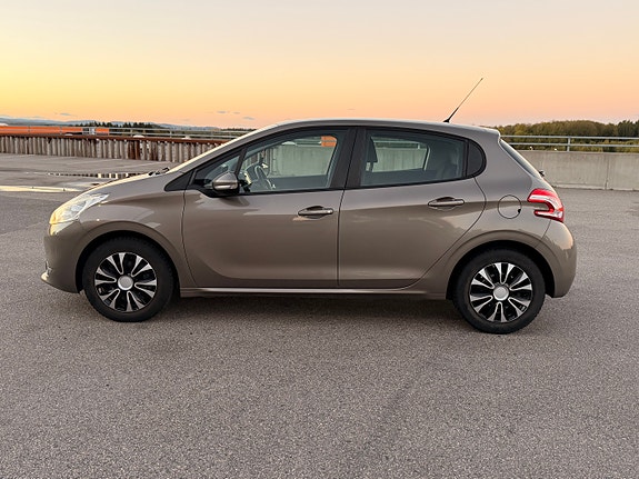 Peugeot 208 9 of 24