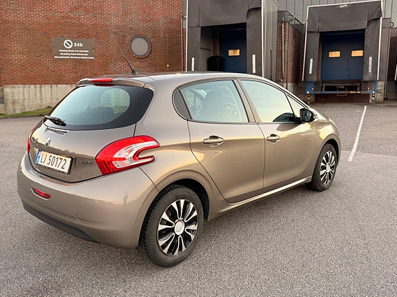 Peugeot 208 6 of 24