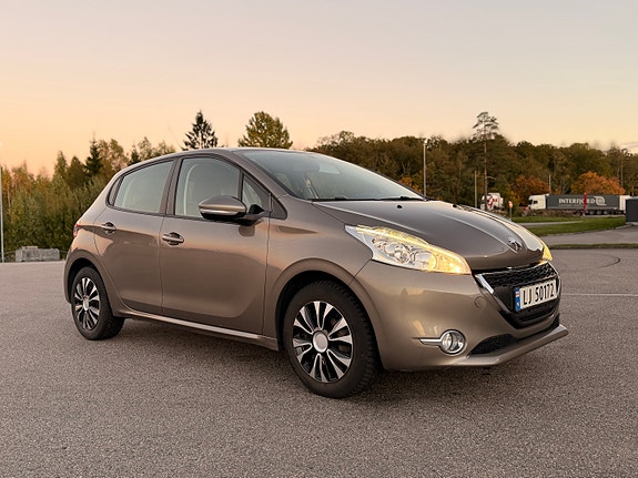 Peugeot 208 3 of 24