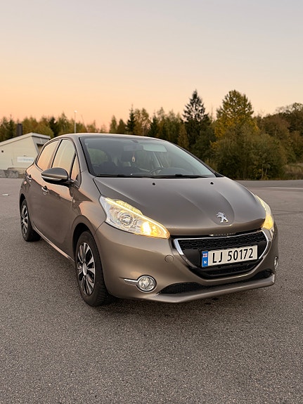 Peugeot 208 2 of 24