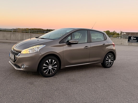 Peugeot 208 10 of 24