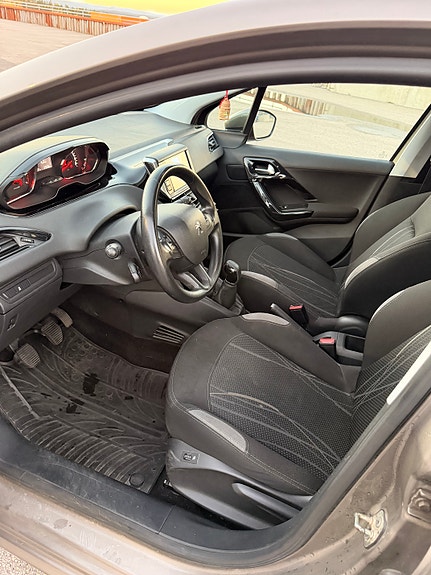 Peugeot 208 12 of 24
