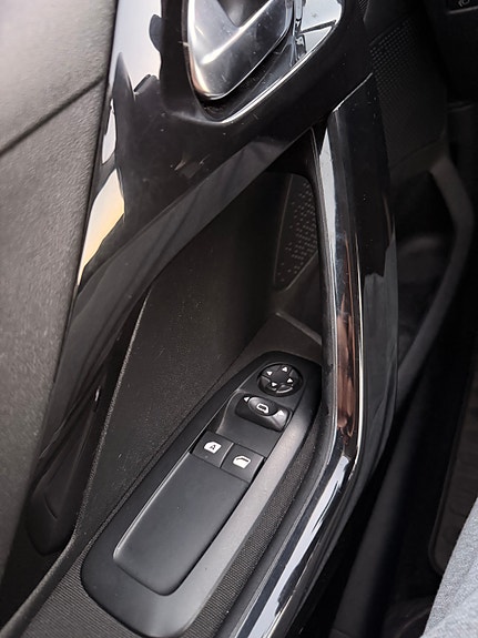 Peugeot 208 14 of 24