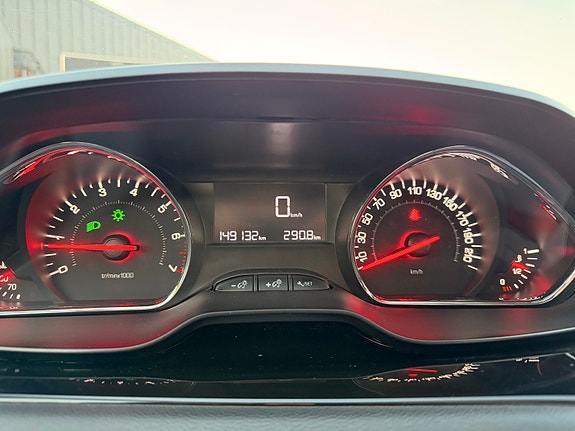Peugeot 208 15 of 24