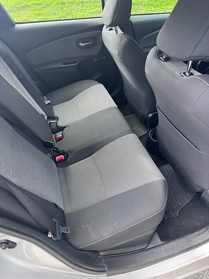 Toyota Yaris 9 of 15