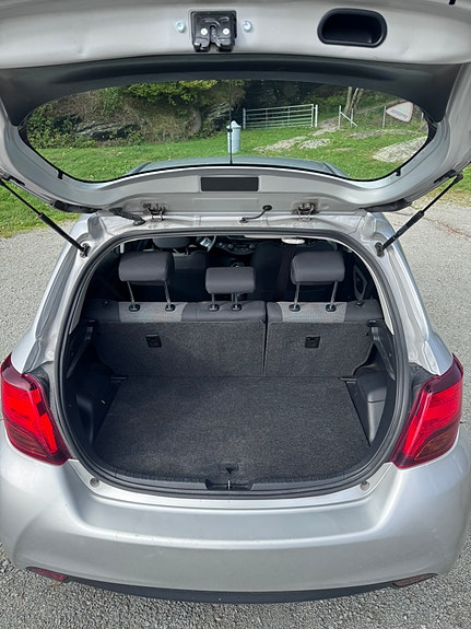 Toyota Yaris 8 of 15