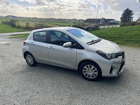 Toyota Yaris 4 of 15