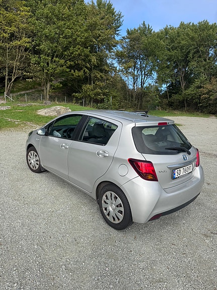 Toyota Yaris 11 of 15