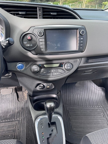 Toyota Yaris 13 of 15