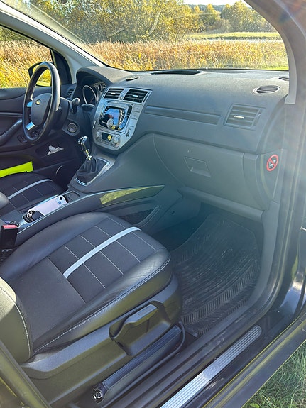 Ford Kuga 8 of 17