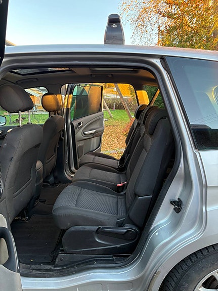 Ford S-MAX 8 of 11