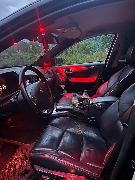 Volvo V70 2 of 13