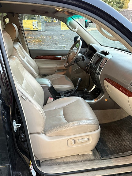 Toyota Land Cruiser 9 of 20