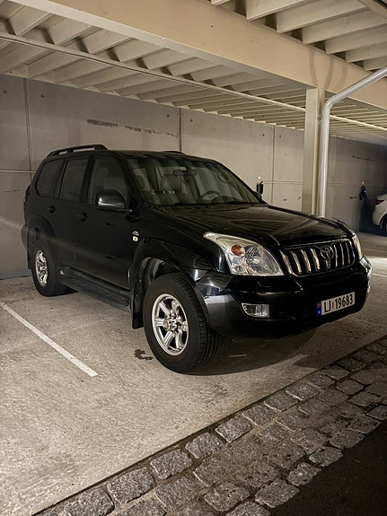 Toyota Land Cruiser 2 of 20