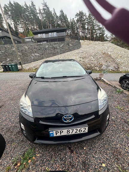 Toyota Prius 4 of 5