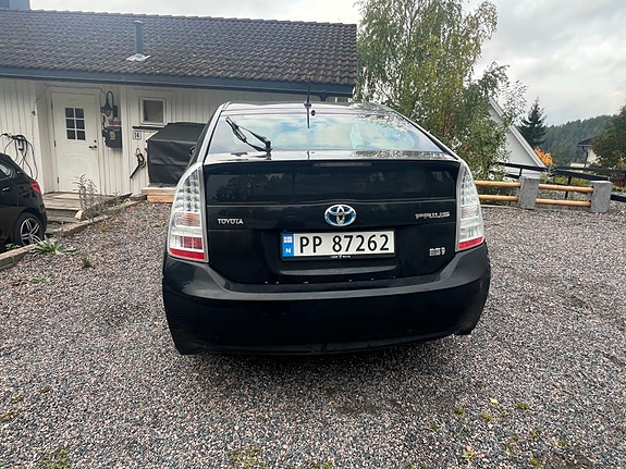 Toyota Prius 5 of 5