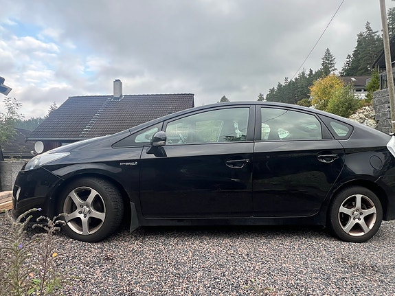 Toyota Prius 3 of 5