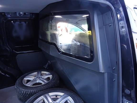 Volkswagen Caddy 28 of 30