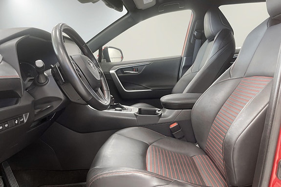 Toyota RAV4_HYBRID 8 of 27