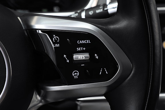 Jaguar I-PACE 17 of 28