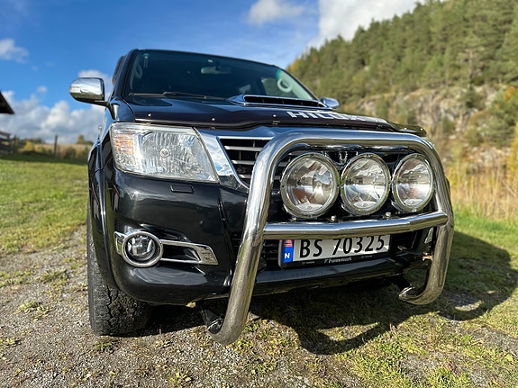 Toyota HiLux 3 of 20