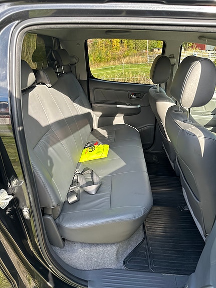 Toyota HiLux 18 of 20