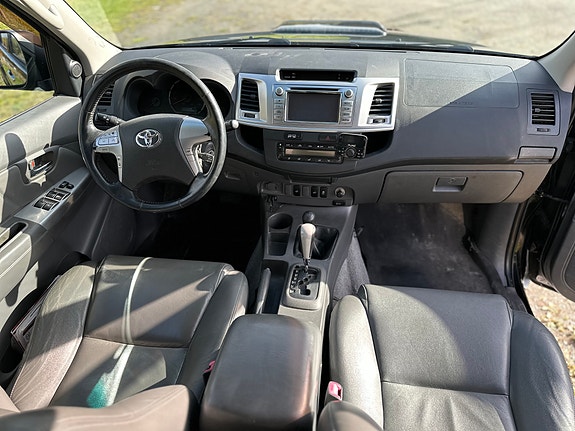 Toyota HiLux 14 of 20