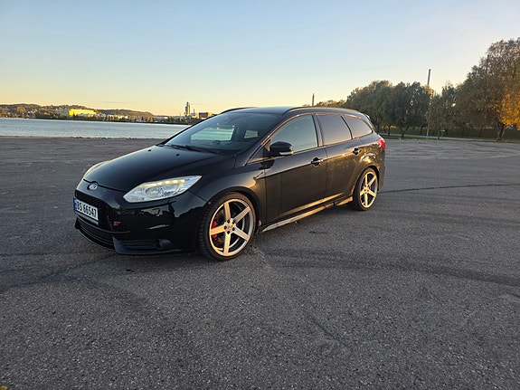 Ford Focus 2 of 14