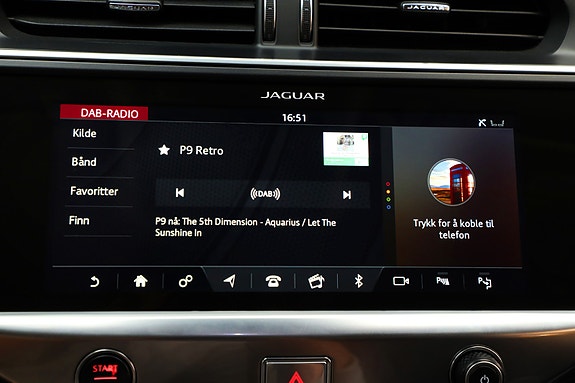 Jaguar I-PACE 19 of 23